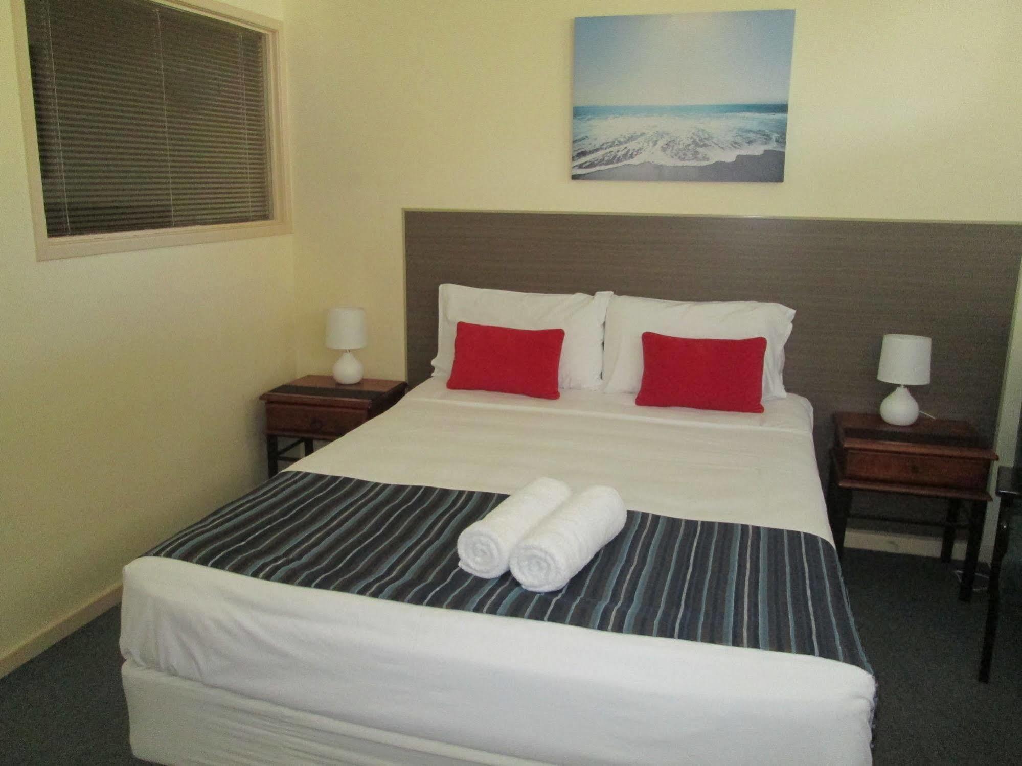 Tower Court Motel - Adults Only Haven Hervey Bay Dış mekan fotoğraf